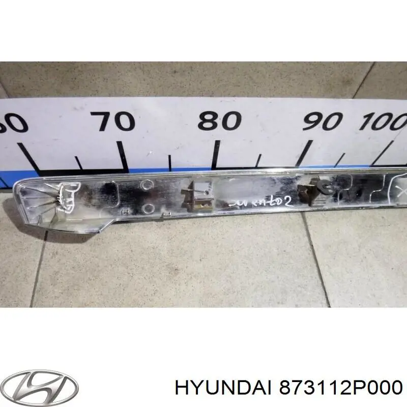 873112P000 Hyundai/Kia Placa sobreposta de porta-malas (de 3ª/5ª porta traseira)