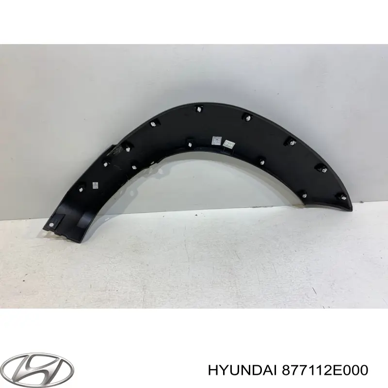877112E000 Hyundai/Kia Expansor (placa sobreposta) de arco do pára-lama dianteiro esquerdo