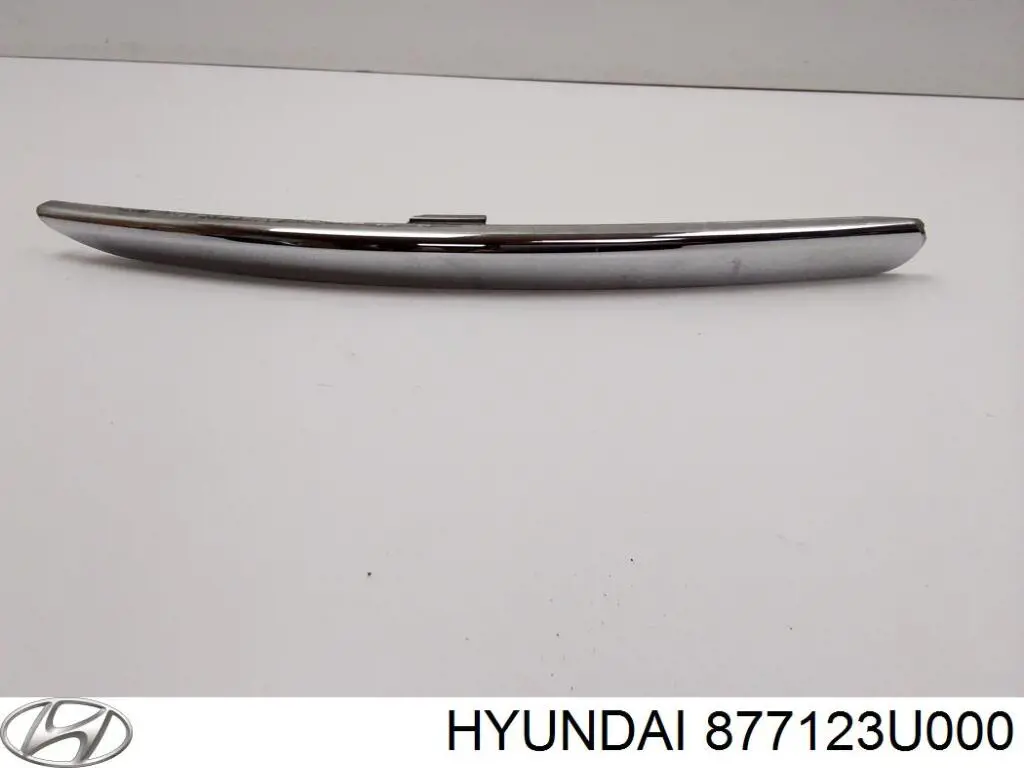 877123U000 Hyundai/Kia Placa sobreposta do pára-lama dianteiro direito