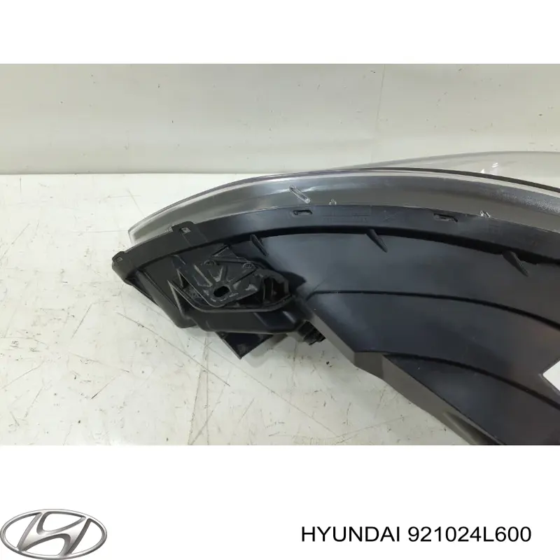 Luz direita Hyundai/Kia 921024L600