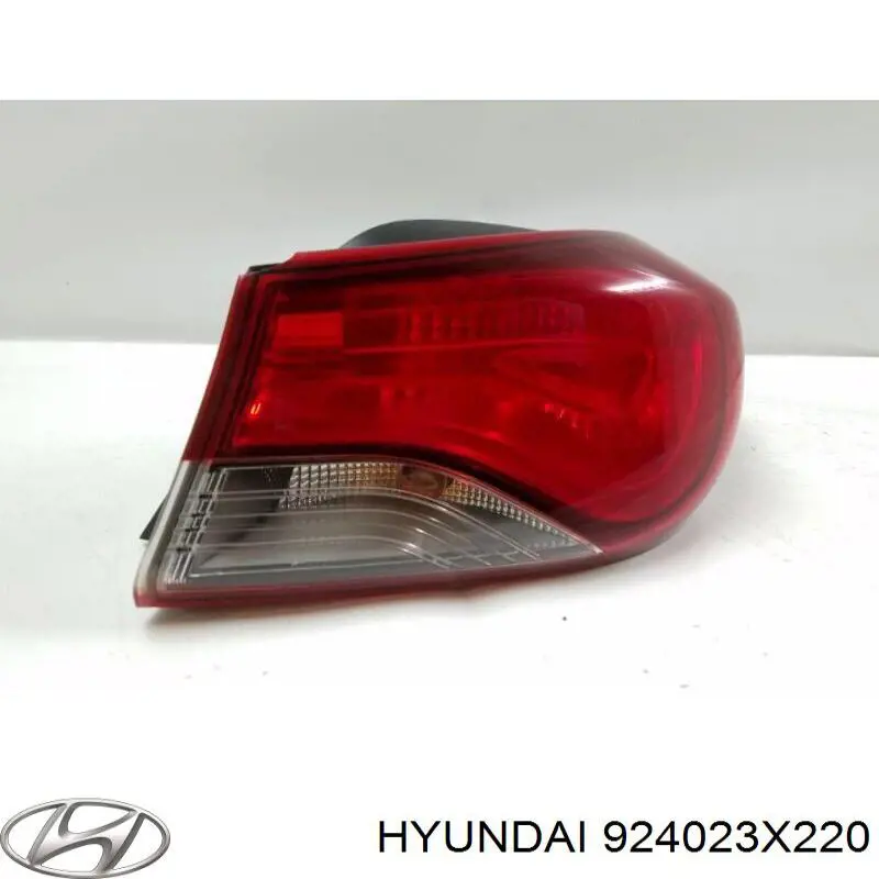924023X220 Hyundai/Kia Lanterna traseira direita externa