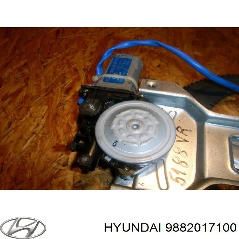 9882017100 Hyundai/Kia Motor de acionamento de vidro da porta dianteira direita