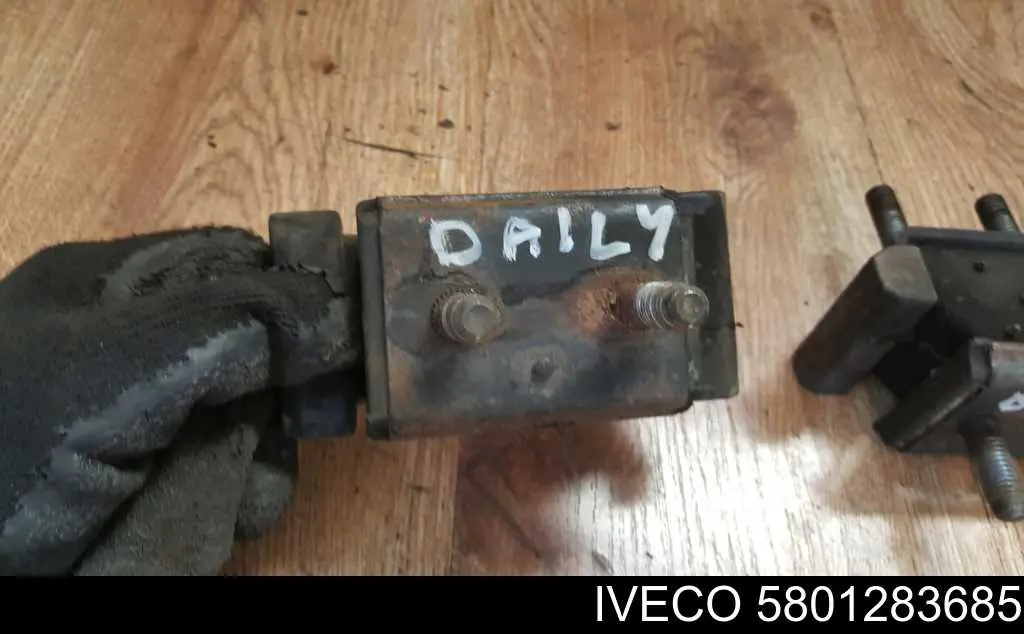 Coxim (suporte) esquerdo/direito de motor Iveco 5801283685 preço, a partir de 69,06 USD