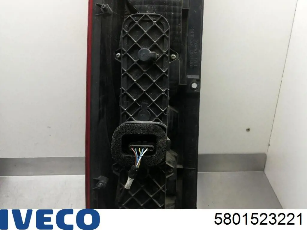Compre 5801523221 Iveco Lanterna traseira direita