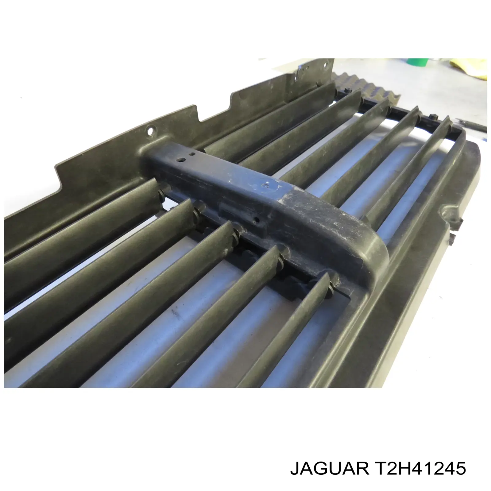 Perciana do radiador de esfriamento Jaguar T2H41245 preço, a partir de 976,21 USD