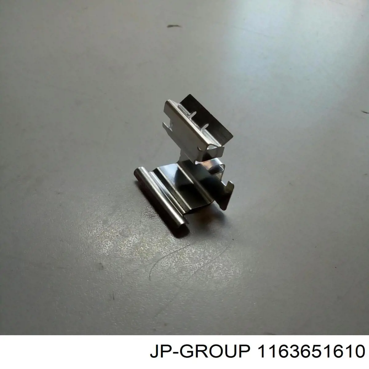 1163651610 JP Group Kit de molas de fixação de sapatas de disco dianteiras
