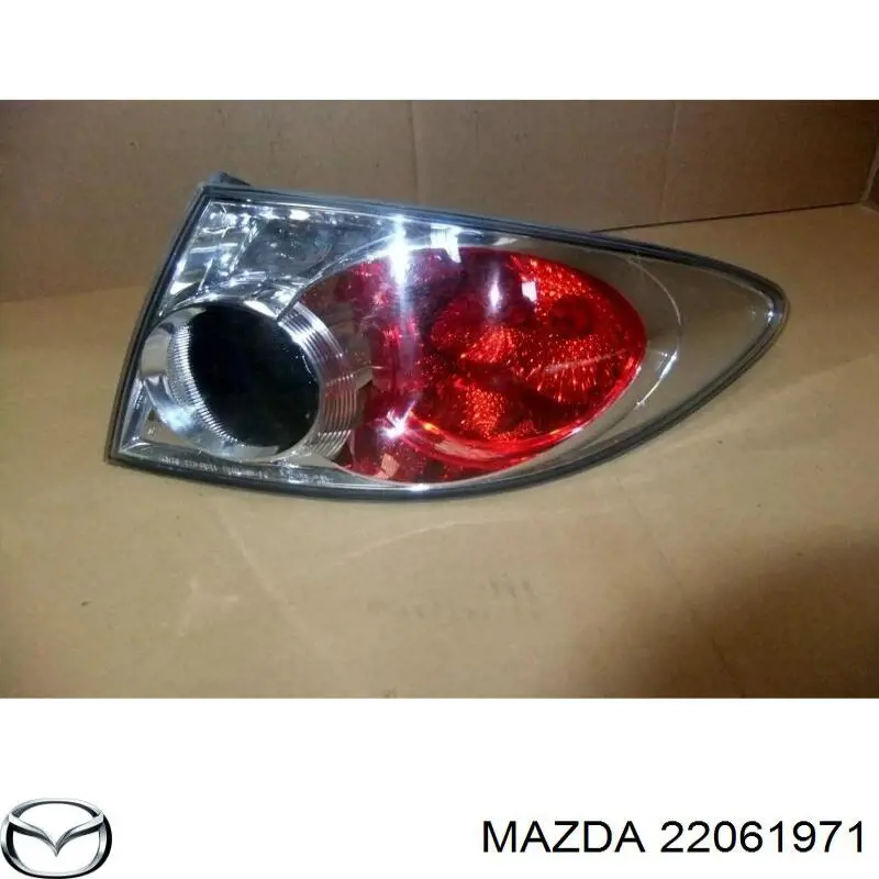 Lanterna traseira direita externa Mazda 22061971 preço, a partir de 52,78 USD