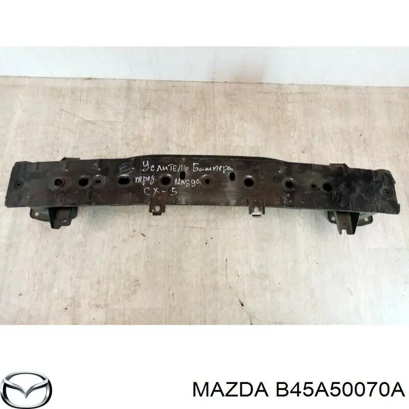 B45A50070A Mazda Reforçador do pára-choque dianteiro