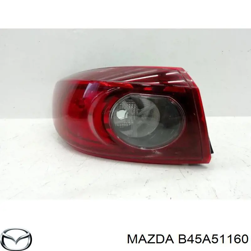 B45A51160 Mazda Lanterna traseira esquerda externa