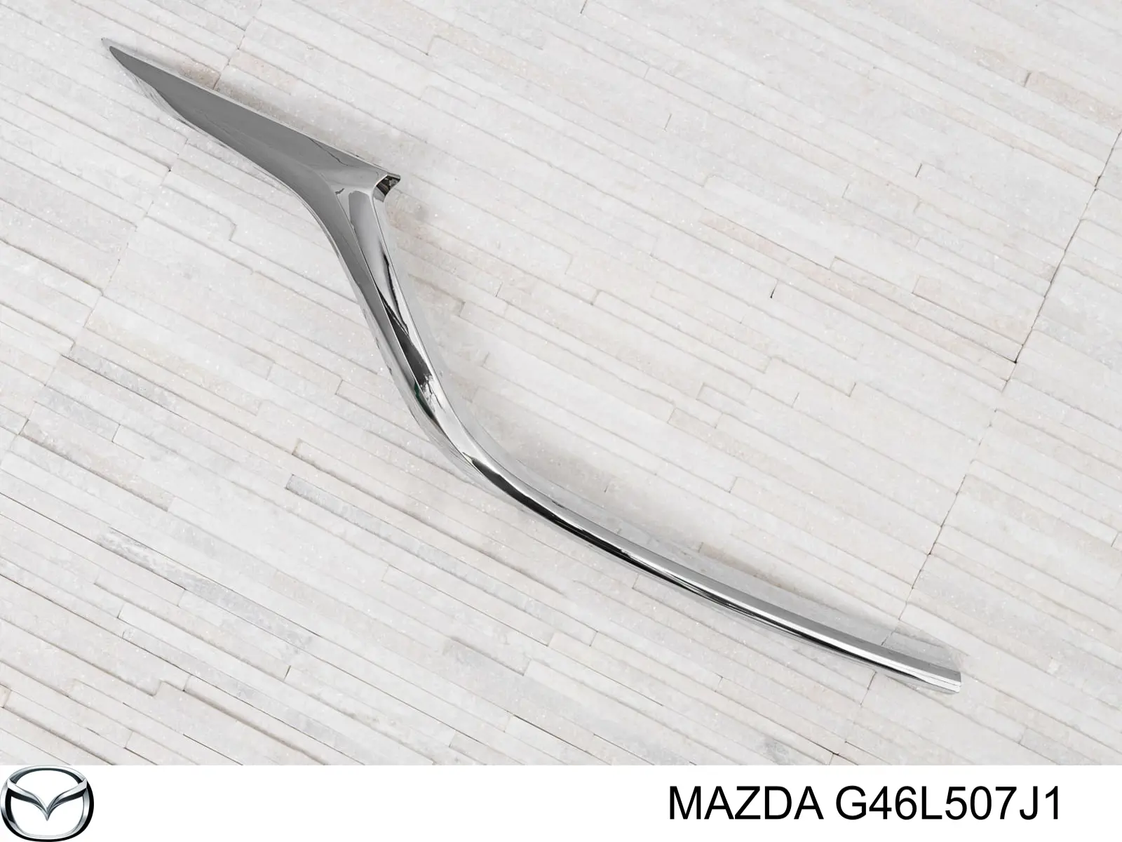 G46L507J1 Mazda Moldura de grelha do radiador direito