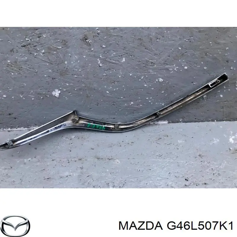 Moldura de grelha do radiador esquerdo G46L507K1 Mazda
