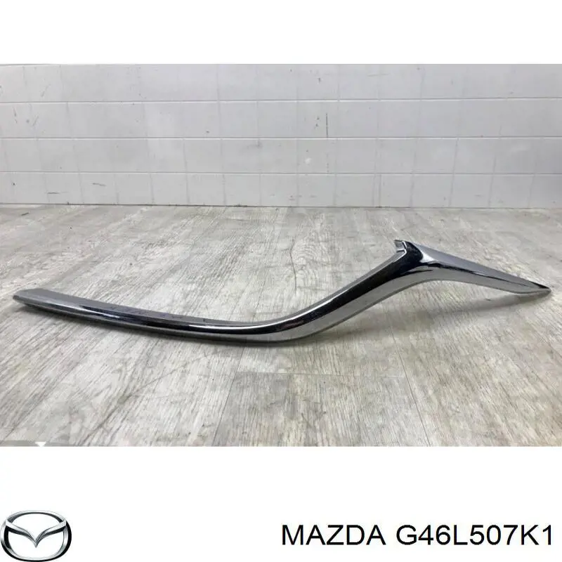 G46L507K1 Mazda Moldura de grelha do radiador esquerdo