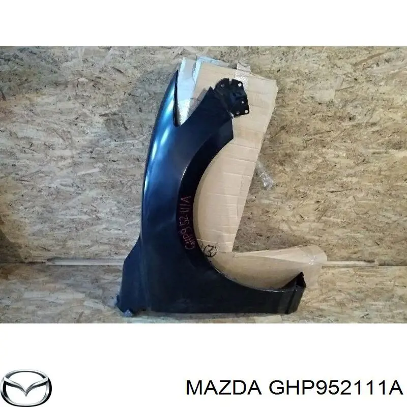 Compre GHP952111A Mazda Pára-lama dianteiro direito