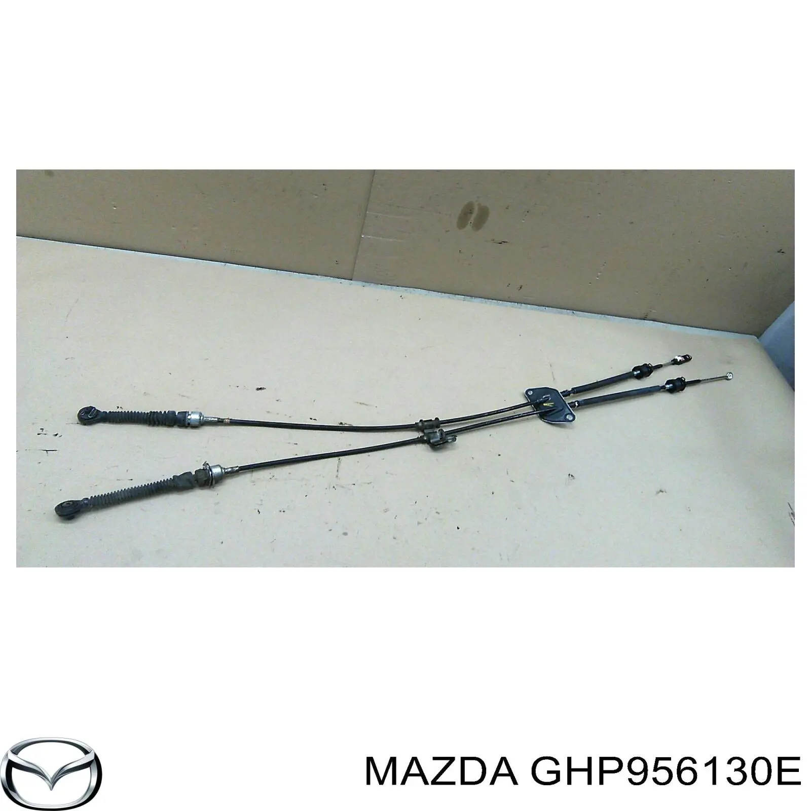 Compre GHP956130D Mazda Guarda-barras direito do pára-lama dianteiro