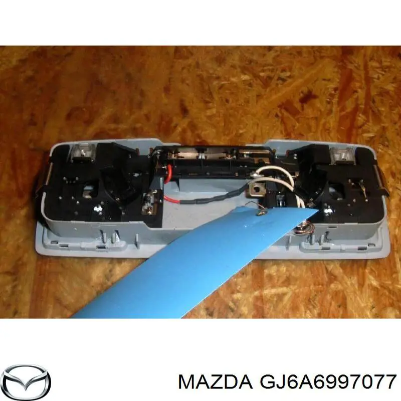 Compre GJ6A6997077 Mazda Quebra-luz de iluminação de salão (de cabina)
