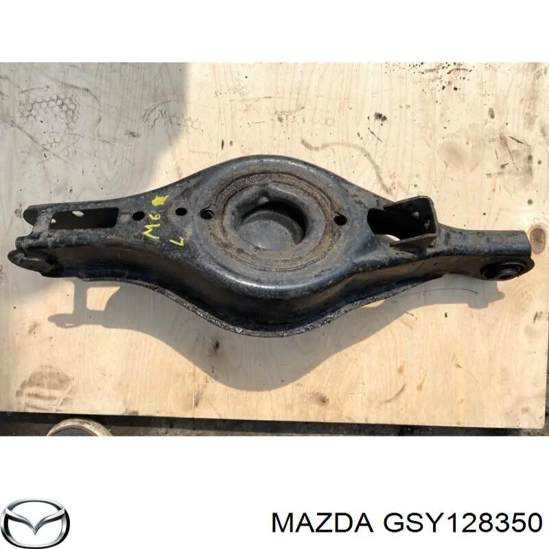 GSY128350 Mazda Braço oscilante inferior esquerdo de suspensão traseira
