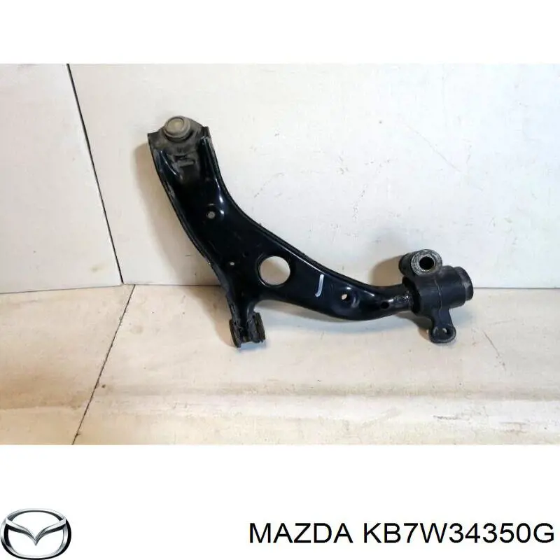 Braço oscilante inferior esquerdo de suspensão dianteira Mazda KB7W34350C