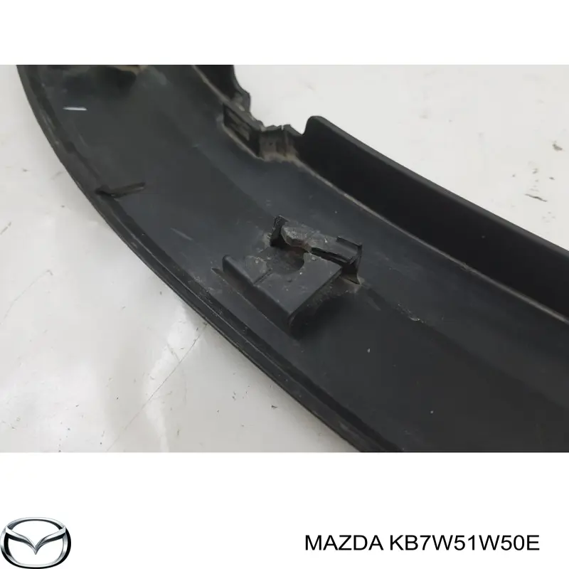 Expansor direito (placa sobreposta) de arco do pára-lama traseiro KB7W51W50E Mazda