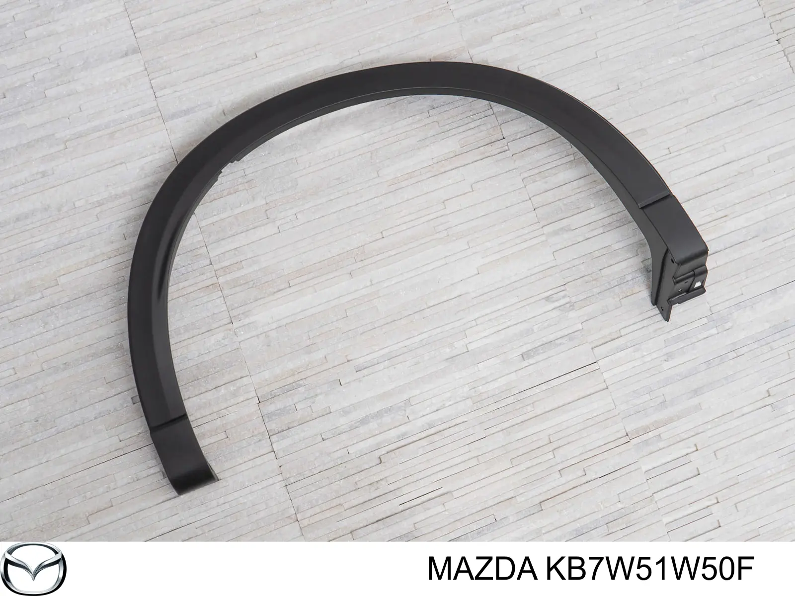 KB7W51W50F Mazda Expansor direito (placa sobreposta) de arco do pára-lama traseiro