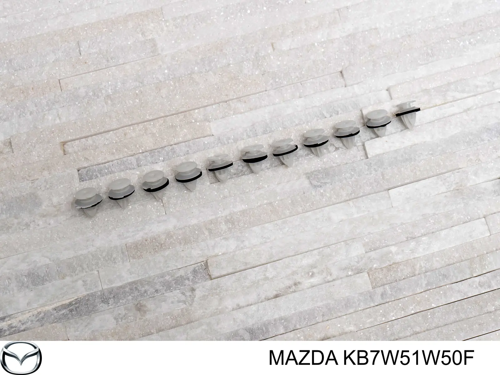 Expansor direito (placa sobreposta) de arco do pára-lama traseiro KB7W51W50F Mazda