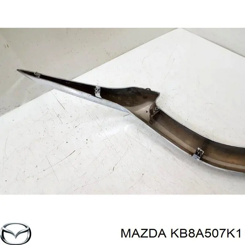 Moldura de grelha do radiador esquerdo Mazda KB8A507K1