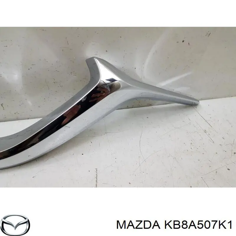 Compre KB8A507K1 Mazda Moldura de grelha do radiador esquerdo