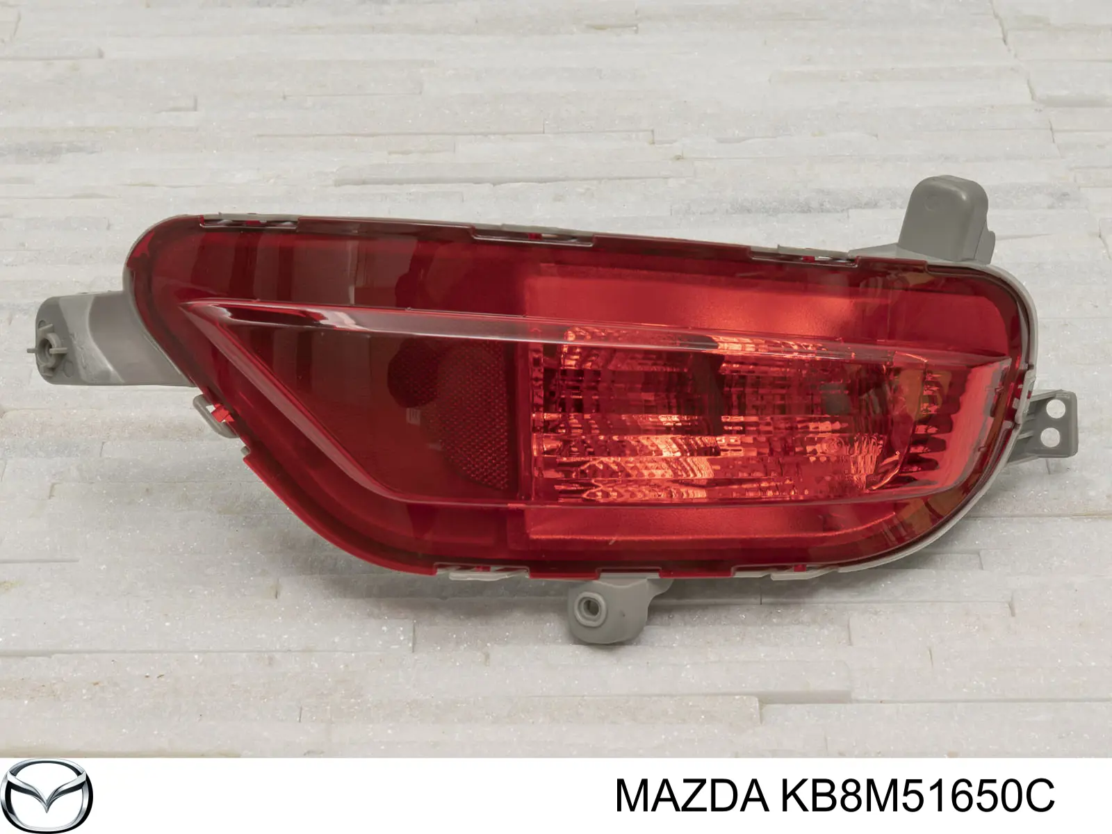 Lanterna do pára-choque traseiro direito KB8M51650C Mazda