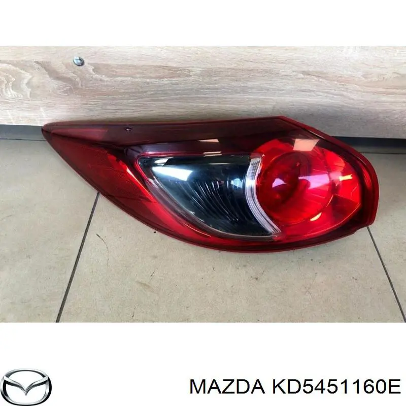 KD5451160E Mazda Lanterna traseira esquerda externa