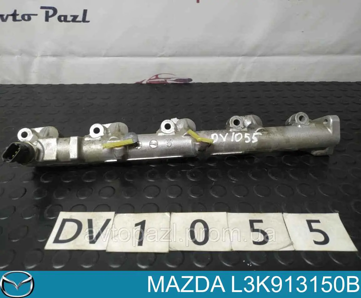 L3K913150B Mazda Distribuidor de combustível (rampa)