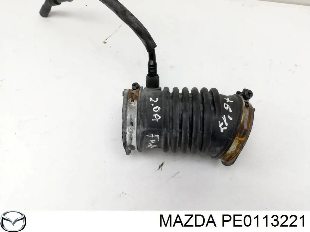 PE0113221 Mazda Cano derivado de ar, saída de filtro de ar
