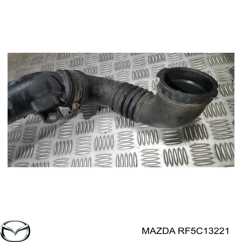 RF5C13221 Mazda Cano derivado de ar, saída de filtro de ar