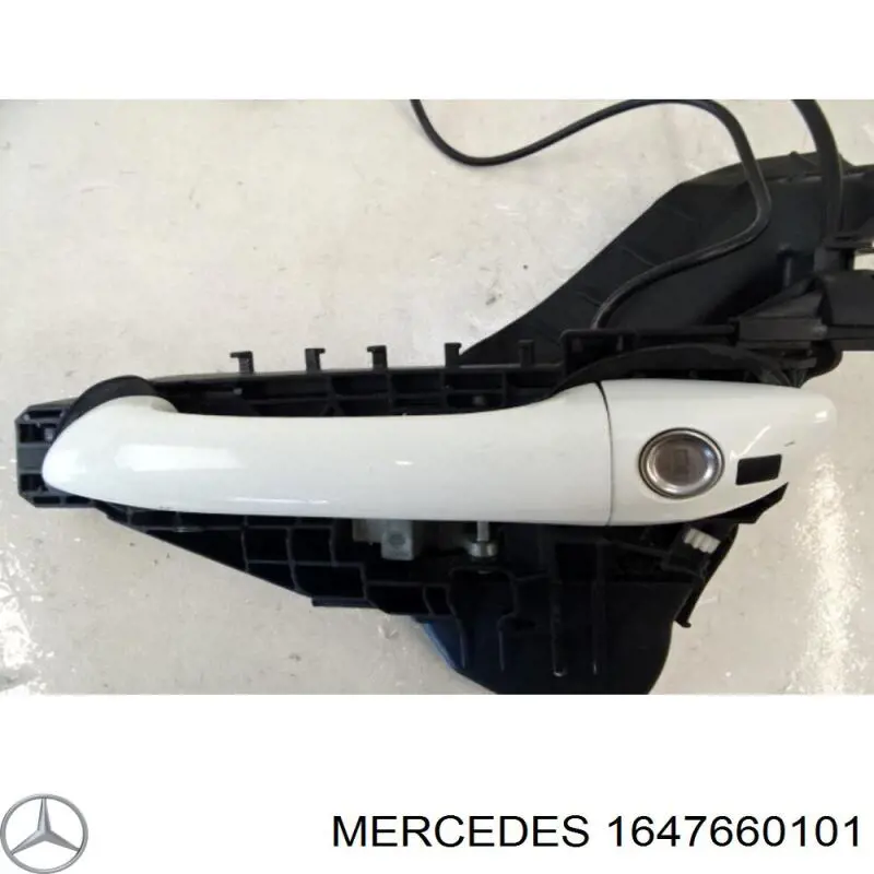A16476601019197 Mercedes Maçaneta externa dianteira/traseira da porta esquerda