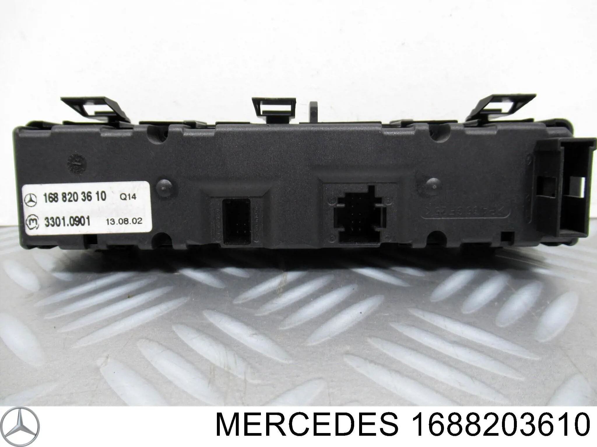 1688203610 Mercedes Bloco de botões do console central
