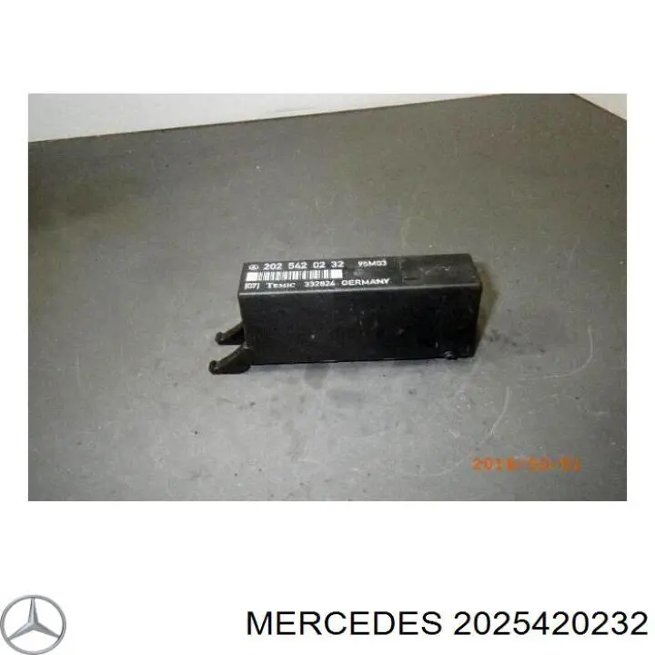 2025420232 Mercedes Unidade de controlo de iluminação