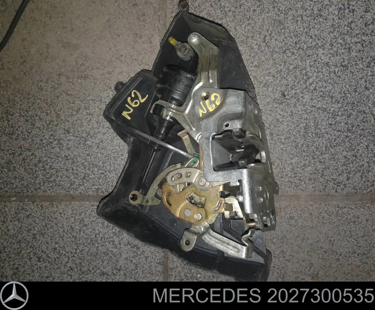 2027300535 Mercedes Fecho da porta traseira esquerda