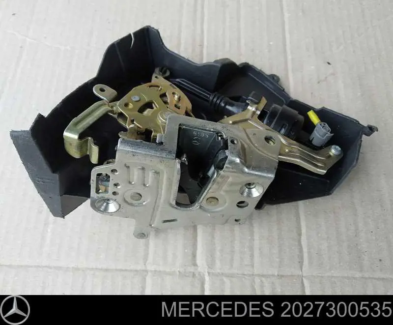 Compre 2027300535 Mercedes Fecho da porta traseira esquerda