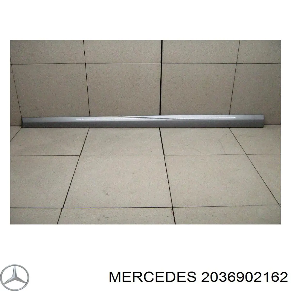 2036902162 Mercedes Moldura da porta dianteira esquerda