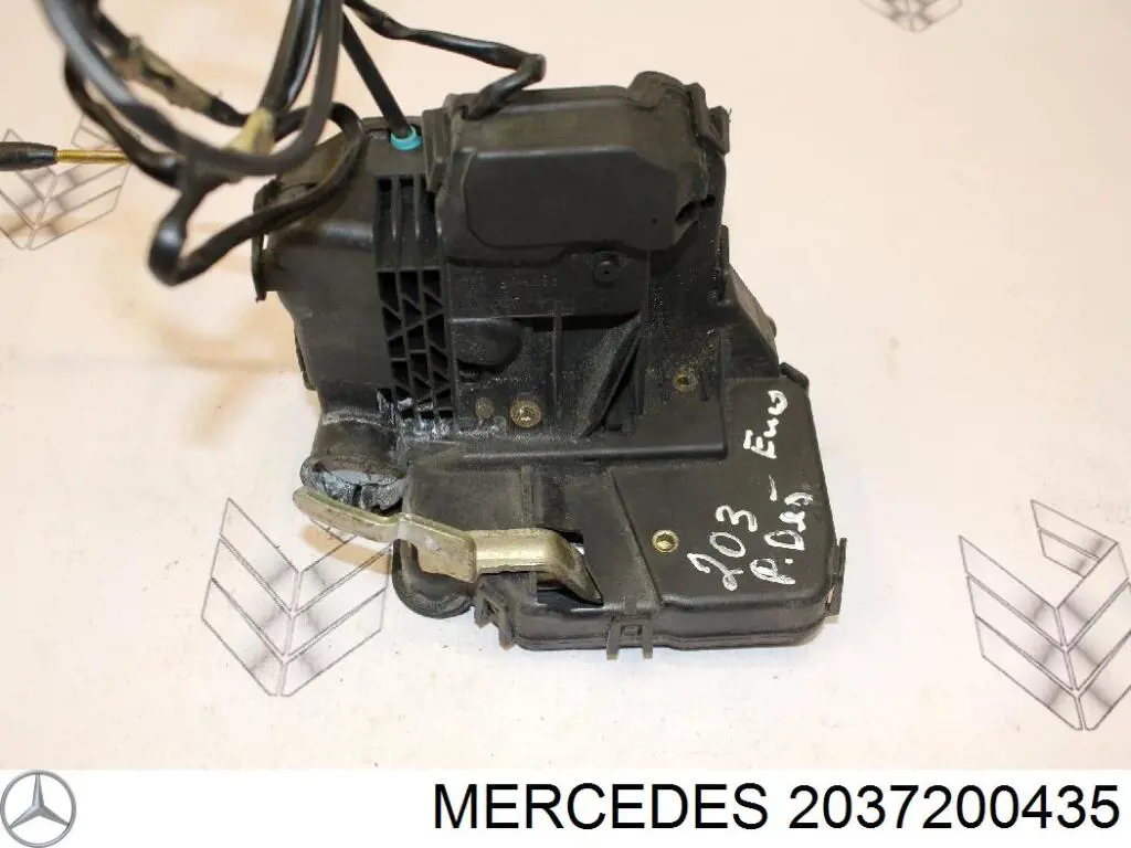 2037200435 Mercedes Fecho da porta dianteira direita
