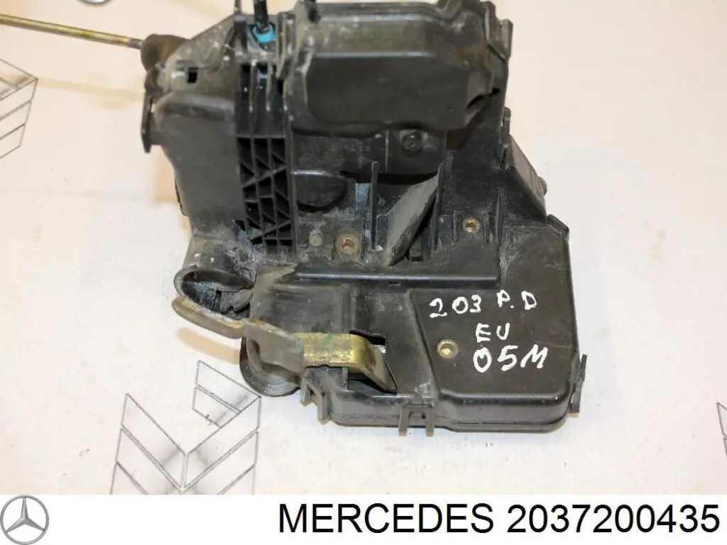 Compre 2037200435 Mercedes Fecho da porta dianteira direita