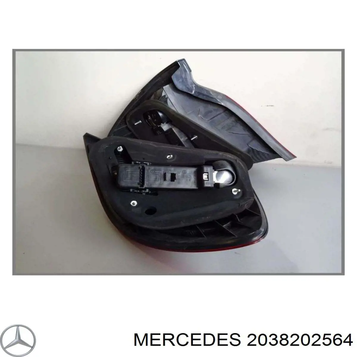 2038202564 Mercedes Lanterna traseira esquerda
