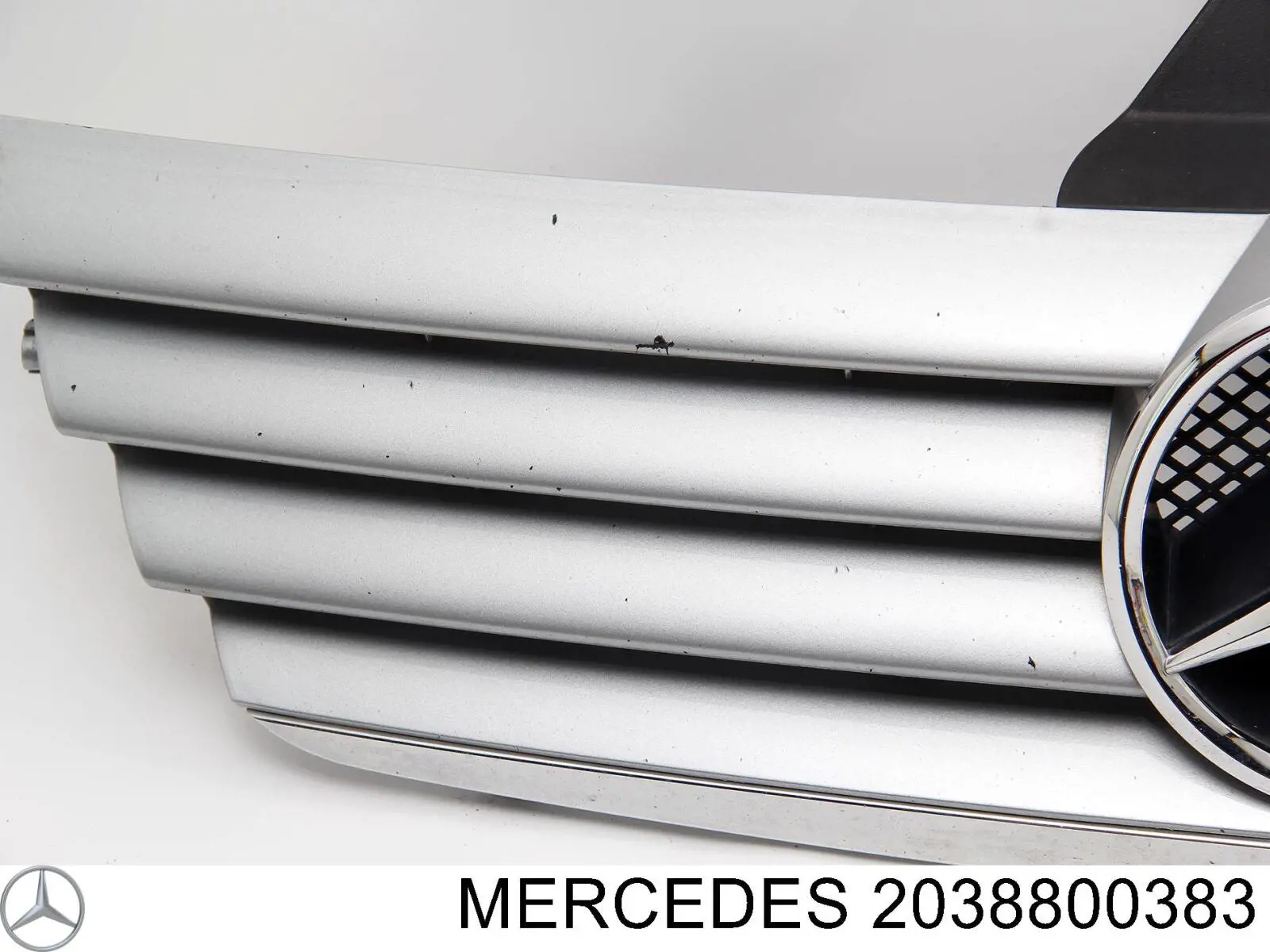 Grelha do radiador 2038800383 Mercedes