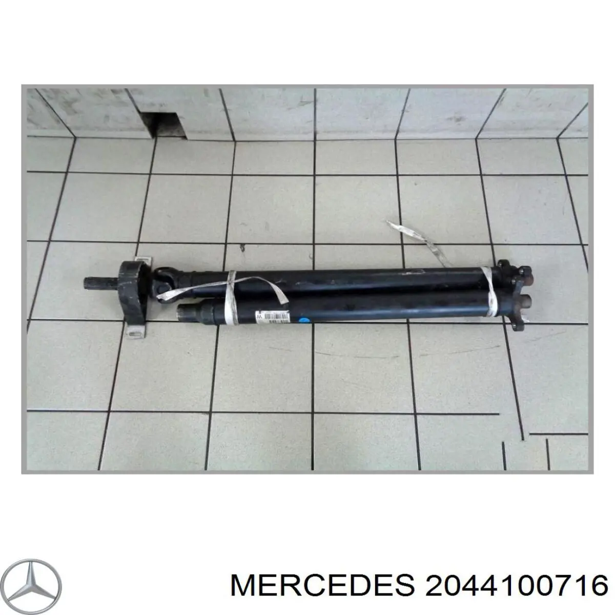 2044100716 Mercedes Junta universal traseira montada