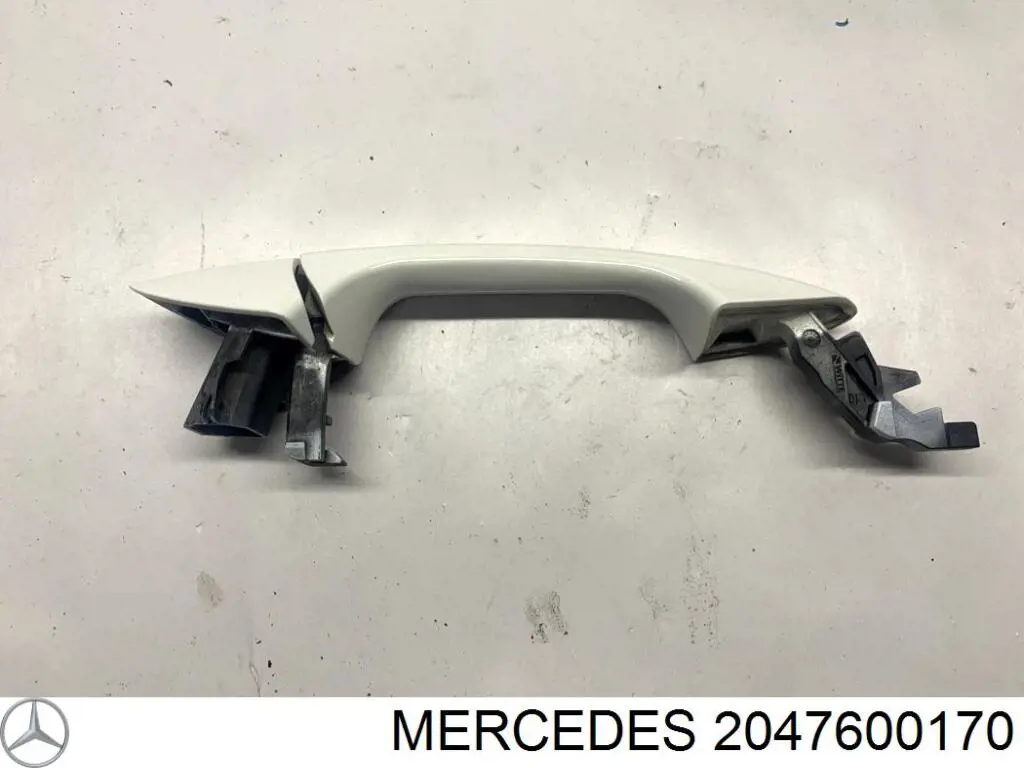 20476001709999 Mercedes Maçaneta externa dianteira/traseira da porta esquerda