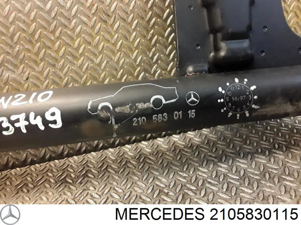 2105830115 Mercedes Macaco