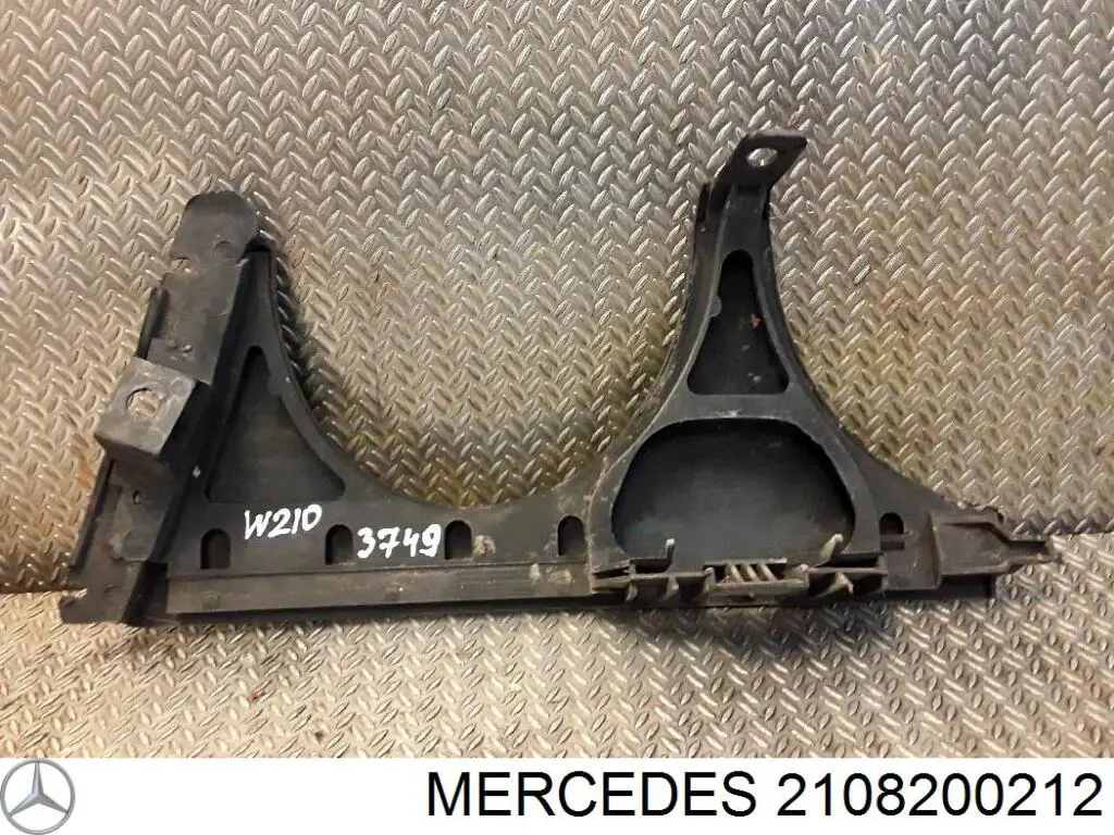 2108200212 Mercedes Ripa (placa sobreposta) da luz direita