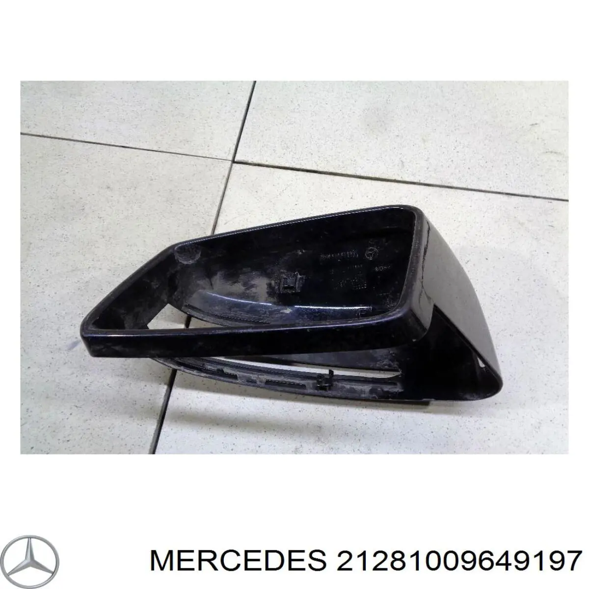 Placa sobreposta (tampa) do espelho de retrovisão esquerdo A2468110100 Mercedes