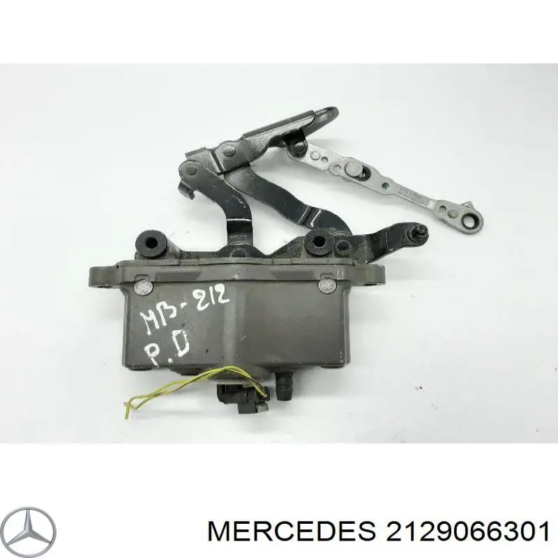 A212906630128 Mercedes Pirotecnia do capô