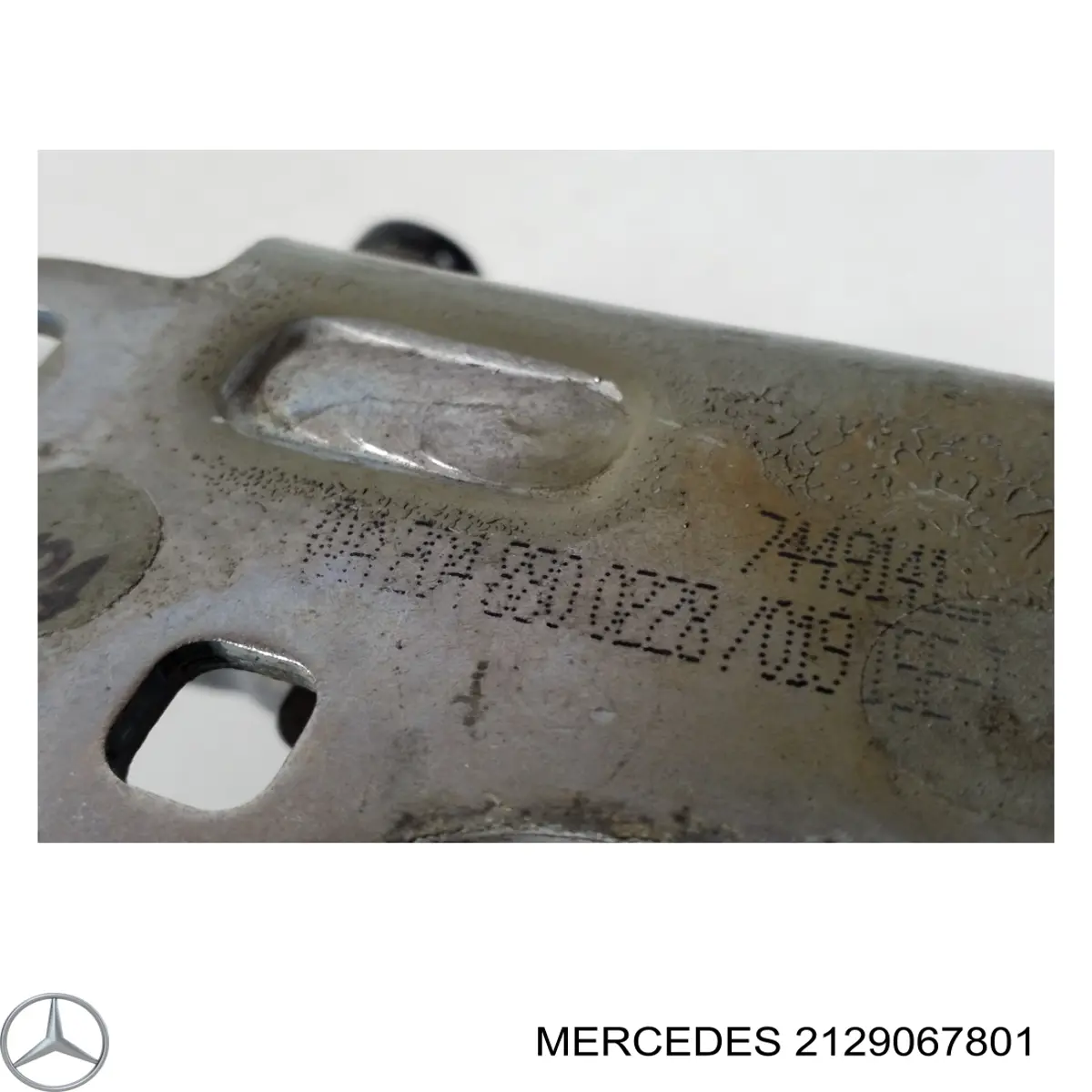 2129067801 Mercedes Pirotecnia do capô