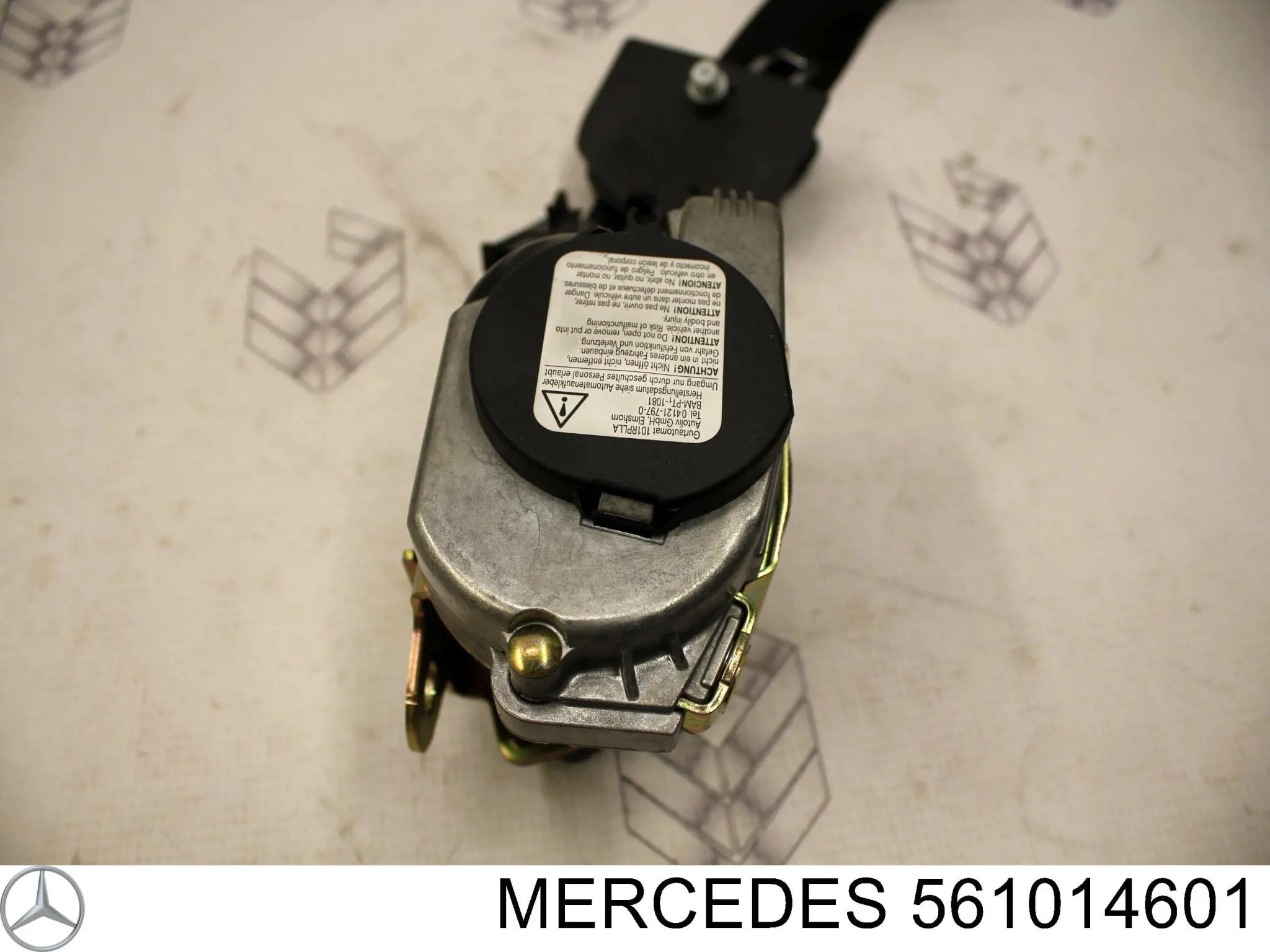 561014601 Mercedes Correia de segurança dianteira direita