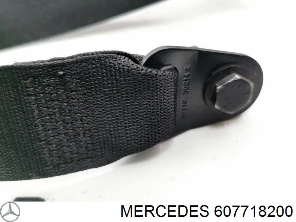 607718200 Mercedes Correia de segurança dianteira direita